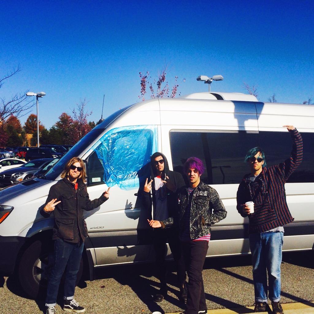 NewBeatFund's tweet photo. LikE a rAidErZ fAN
π«ππ«
#OurShitGotJacked
#StillLoveUAtlanta
#PirateSpaceShip http://t.co/irUxF5ENdd