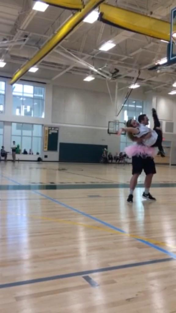curious_jordds's tweet photo. Best dance partner who can rock a tutu better than me 👯 #lostby2 @farrelly73 http://t.co/krnH7AUWxK