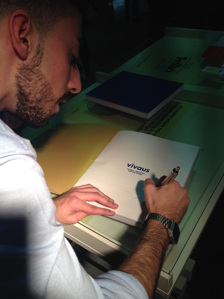 Bisgrafic's tweet photo. Expo-presentació. Viva Us is a publication which take place in London and Barcelona.  @VivaUs1 #vivaus @TheFolioClub http://t.co/TGHuhEtplz