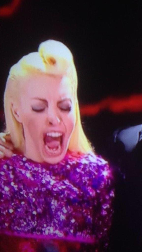 matteograndi's tweet photo. Ciao sono la bionda dei Komminuet e so gioire con stile. 
#XF8 http://t.co/UMSNXjSVXf