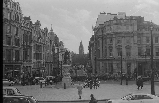 slssunny's tweet photo. Esta es mi foto #VuelingClick en (Destino Vueling). Desde Trafalgar Sq. con cámara analógica Canon. http://t.co/gnm5QOB469