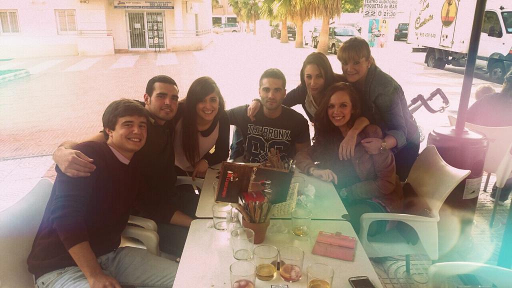 nuriamd9's tweet photo. "Cerrar los ojos y dejarse llover."😉
 🍻🎂🎁🎈🎉 http://t.co/f3OaYWQdSu