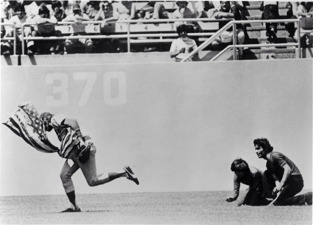 Happy birthday to broadcaster Rick Monday! April 25, 1976 Dodgers-Cubs game at Dodger Stadium: 
