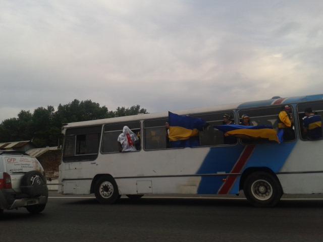 El Fantasma de la B acompañando la caravana Bostera Buuuuuuuuuuu 👻 👻 👻
(Foto compartida por @PabloBedecarras)