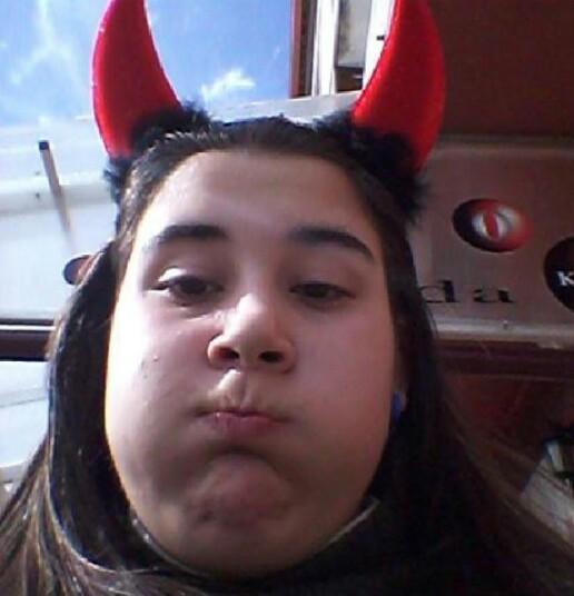 SoloRetwittea's tweet photo. but first let me take a selfie http://t.co/Y7X0gL5e72