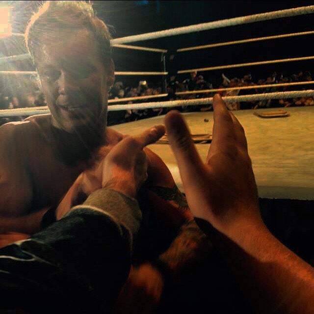 WynneCharlie's tweet photo. #WWEGlasgow @IAmJericho it was really cool seeing you in Glasgow #Y2J http://t.co/T7njk6Lo6L