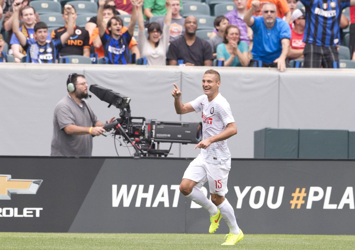 BusbyBulletin's tweet image. POLL: Would you take Vidic back? 

Retweet - Yes,
Favourite - No 

#MUFC