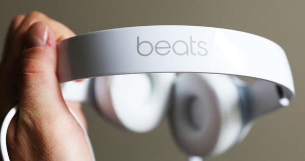 Sorteo por los 100 seguidores! Siguenos y da RT a este Twit si quieres ganar estos cascos Beats by Dre®