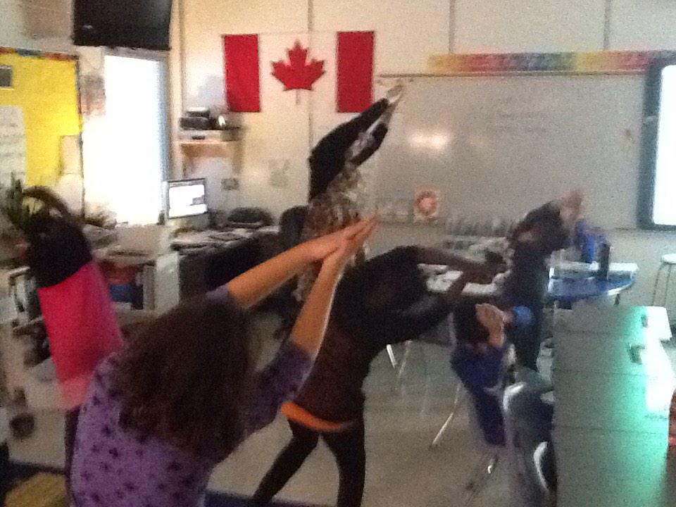 4_Pezz's tweet photo. Enjoying some yoga during our @APPLESchools visit from @veronica4ymm http://t.co/mr923SE733