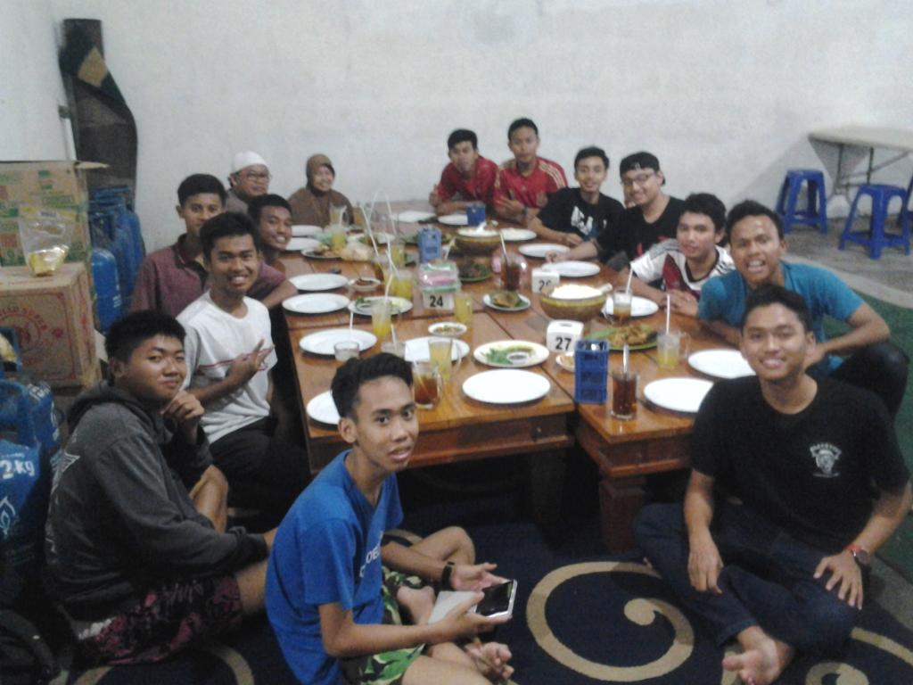 alhanshb's tweet photo. Wuhuiyy,,, makasih keluarga dora #futsalmuin http://t.co/7YJzgDLVZH