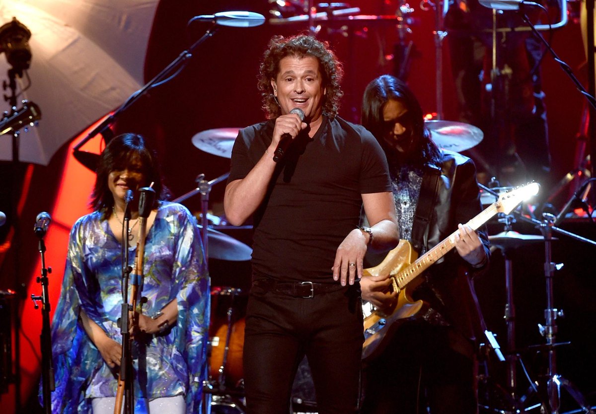 ELTIEMPO's tweet photo. .@carlosvives gana el premio #LatinGrammy a Mejor Álbum Tropical Contemporáneo http://t.co/8UJui1A7H5 ¡Felicidades! http://t.co/81wwsjJrgJ