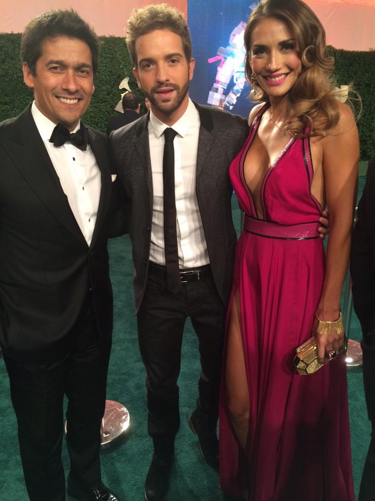 elfestival's tweet photo. @carolinademoras @RafaAraneda junto a @pabloalboran en la Green Carpet #LatinGRAMMY #viña2015 #girafestival http://t.co/UndLNGZZqI
