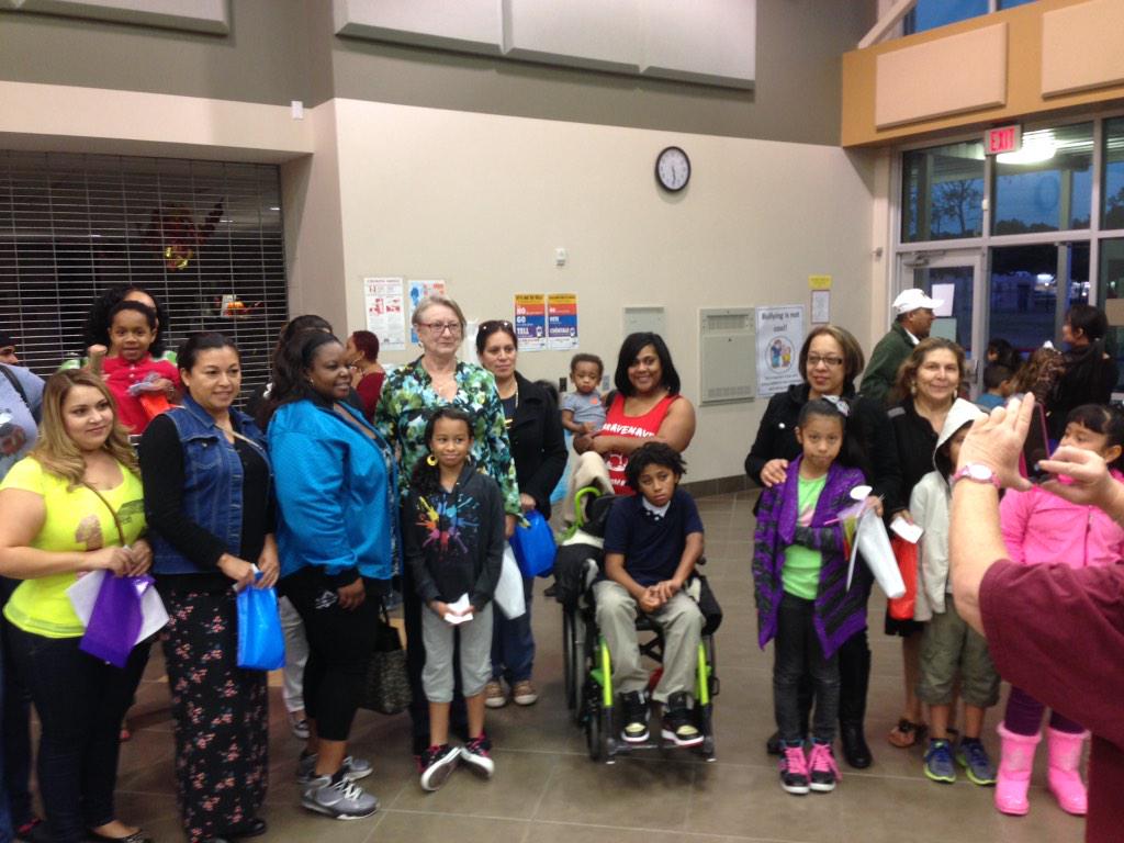 mrgreenees's tweet photo. Parents at EES committed to growing their child's science knowledge! #eessciencenight #4excellence http://t.co/yQbtnM8laB