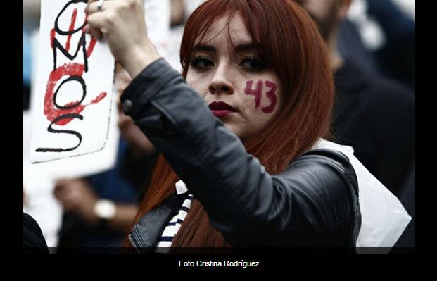 lajornadaonline's tweet photo. #AlMinuto Vocero en marcha hacia Zócalo pide retirar encapuchados #AccionGlobalporAyotzinapa http://t.co/CyCbxZcHHS http://t.co/6a7x6lxp3L