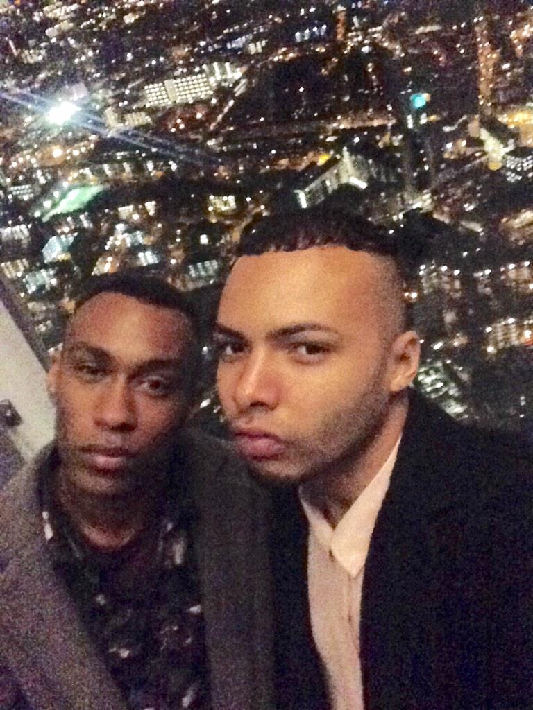 dalej__'s tweet photo. “@LukeskywalkerUK: Sitting on top of the world @TheShardLondon w/ my love http://t.co/3D4mKkfYcO” 💞💞