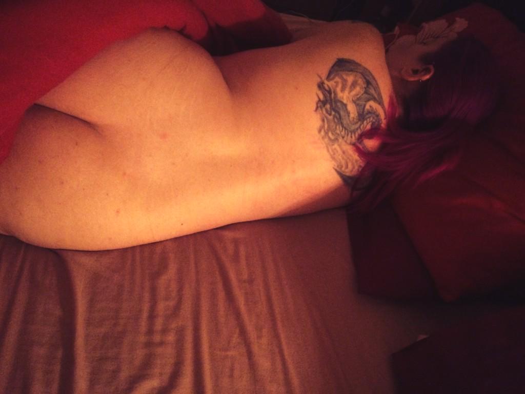 Nottscpl's tweet photo. #yummymummy I think somebody might be tired #stealthfuck #trynottowakeher #milf #niceass http://t.co/VdzQX9A8t3