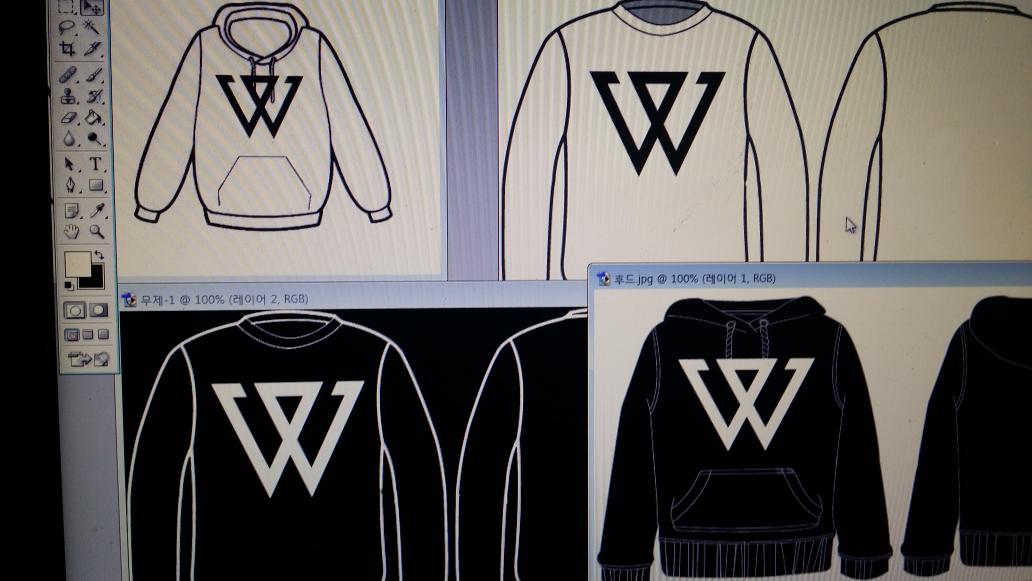 TownGoods's tweet photo. RT)위너 티셔츠 안내☆ 후드와 맨투맨 두가지입니다!50장 예약받습니다-구매시 스티커를 덤으로 드리구요! 알티 추첨 2분께 스티커 드립니다~지금 예약 받으니 많은 관심 부탁드립니다! http://t.co/pfnpZ8MQ8D
