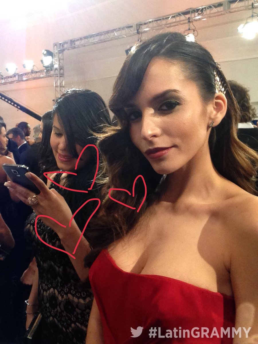 Univision's tweet photo. Presente en la alfombra verde #LatinGRAMMY with @genirodriguez http://t.co/aktUn3auk8