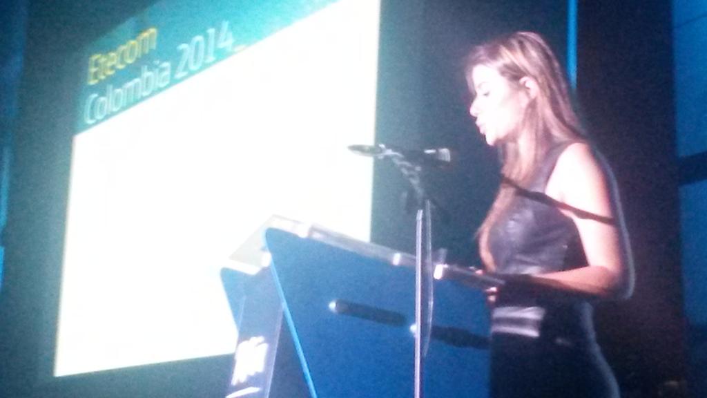 PtelefonicaCol's tweet image. Tenemos una presentadora de lujo @marinagranziera en #EtecomCol @MovistarCo