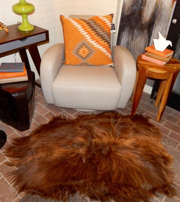 fibrebyauskinus's tweet photo. Rusty brown Icelandic #sheepskin by #auskin. Amazing wool in its original un-dyed color. #modmood http://t.co/7Lzaf4upn2