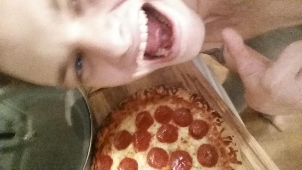 capncatfish's tweet photo. I'm eating the third oven pizza in two days #BecauseLiving http://t.co/asKWxOqkAx