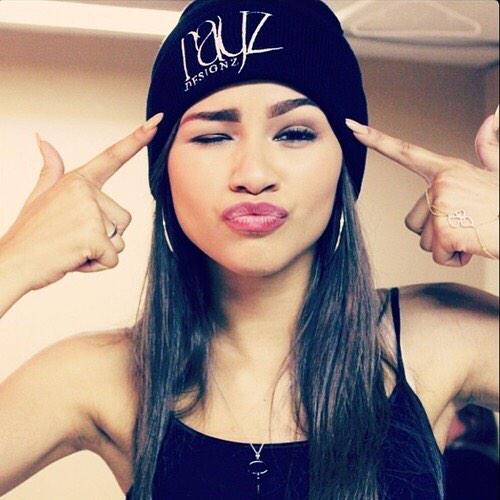 Rt for Vanessa. Fav for Zendaya