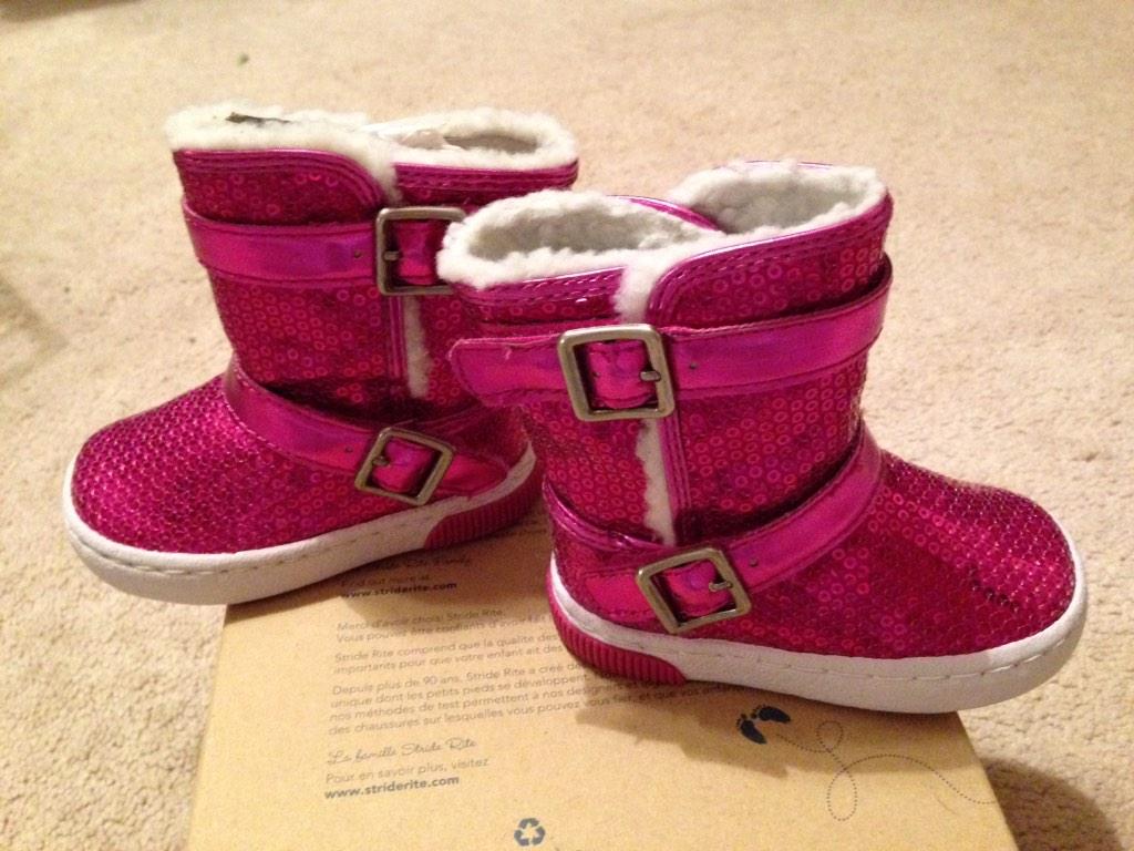 taylorcollin5's tweet photo. I love my niece boots http://t.co/dh9UlDkIze