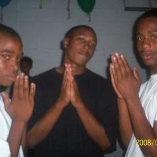 The_Messiah2's tweet photo. Rare moments #RIPSUPA #SUPAGANG @SGPRESIDENT_ http://t.co/l5aO6umOFS