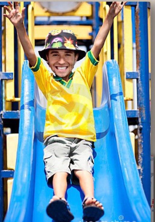 I love seeing you guys get so happy when I follow/DM you 😊 retweet my last tweet so I can slide into your DMs like