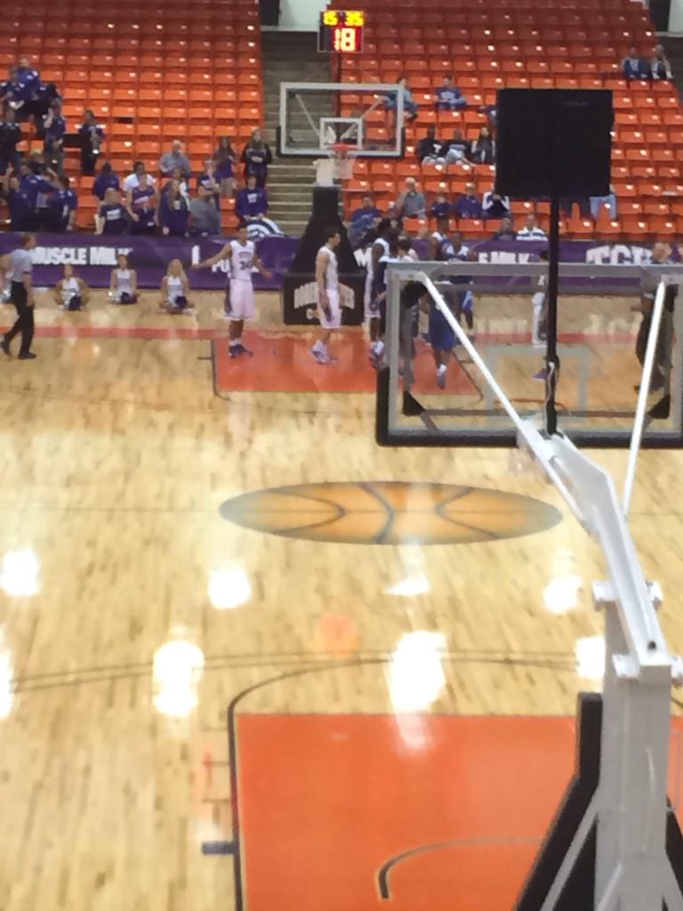 kevin_cron24's tweet photo. Back to my roots checking out the @TCUBasketball squad w/ @bfinny29 and #TwitterlessMitchell http://t.co/VwV8WTPLaX