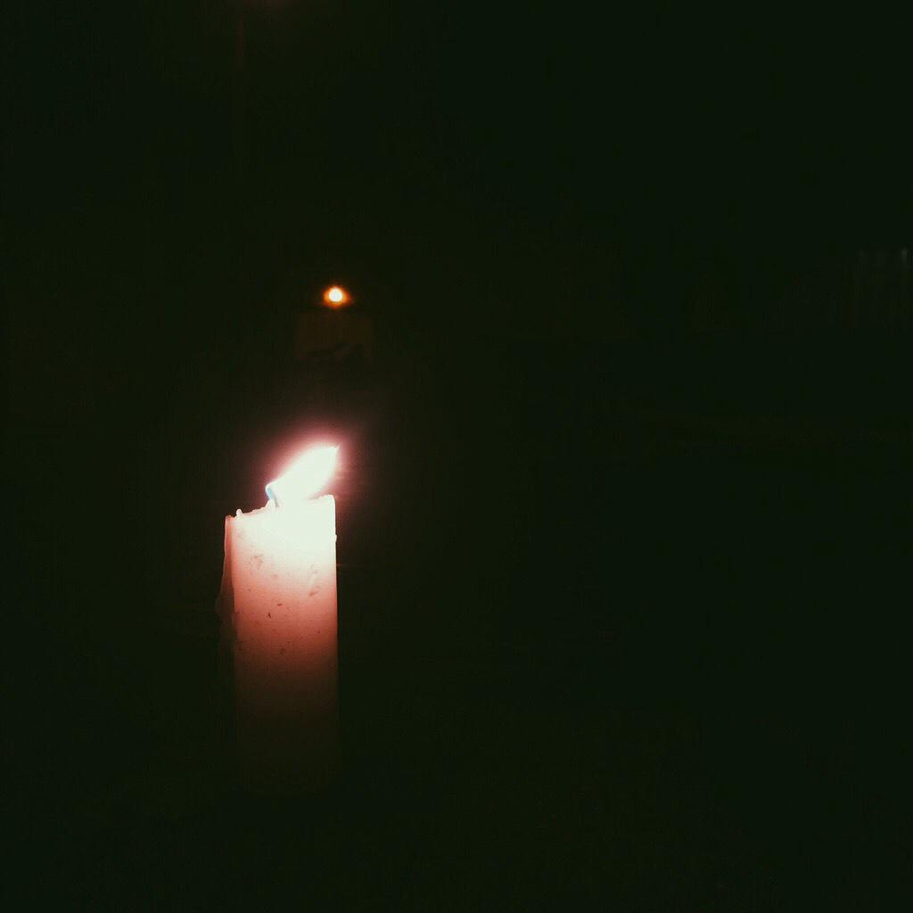QueerDickinson's tweet photo. As Transgender Day of Remembrance ends, one candle burns as a symbol of our hope that hate will end #TDOR #dsonphotos http://t.co/cNFLIJdkh0