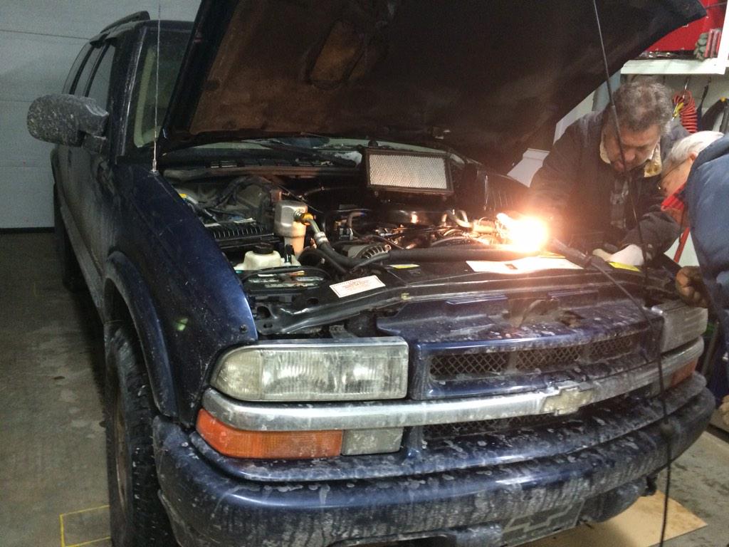 kevinthereal1's tweet photo. Fixin the whip 😪 http://t.co/UC0VVMdMFR