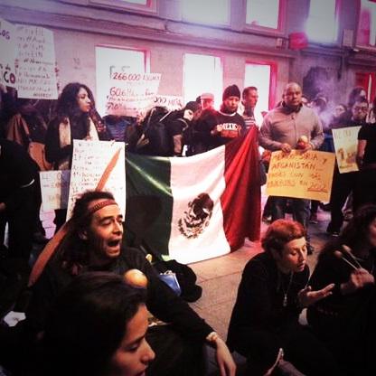 Diario_Supremo's tweet photo. #Ayotzinapa duele en el mundo | #México #EEUU #Harvard #Boston #España #MIT #UNAM #EPN #CDMX http://t.co/ml1EAAXKJa http://t.co/d3Lf3MNWy8