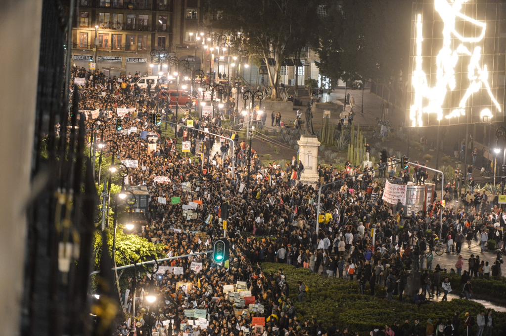 Mr_infame's tweet image. Nada de esto saldrá mañana en los periódicos, pero la Prensa Internacional no nos dejará solos #YaMeCanse #20NovMx