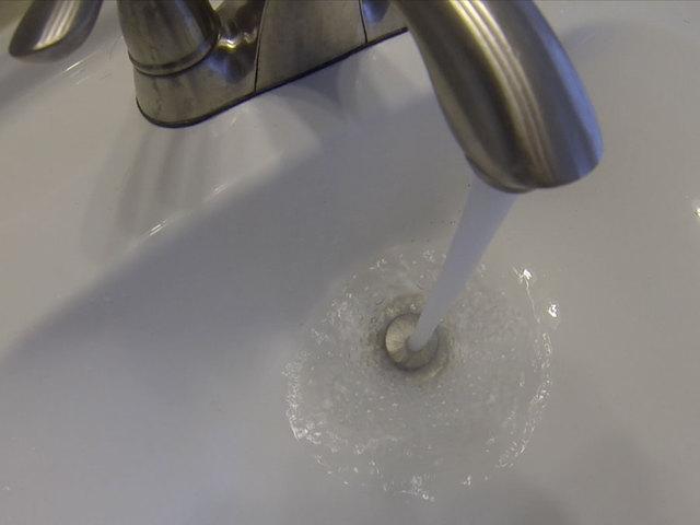 DenverChannel's tweet photo. Nitrate from unknown source makes Burlington's water dangerous for some to drink http://t.co/ephLMx10So #CALL7 http://t.co/UKfvVrTs4k