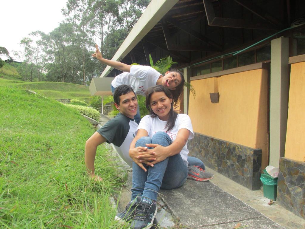 JuanCaMoreno97's tweet photo. Extrañandolos! Tania, Carmen, Yosset! @josetvr23 http://t.co/VGXymQbYLD