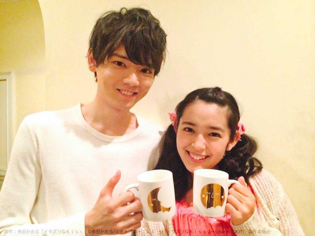 イタキス Love In Tokyo Drama Japan V Twitter イタキス2 放送まであと3日 本日11月21日は琴子と入江くんの結婚記念日です 夫婦となり ペアのマグカップを持つ2人 このマグカップはドラマ用に制作したもので 2話から登場しますのでご注目 N イタキス2