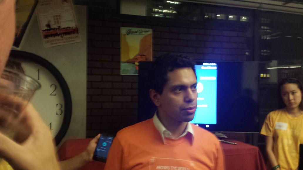 CrossCoin's tweet image. Marco showing off @SaldoMX app @RippleLabs Around the World in  5 seconds event #fullhouse