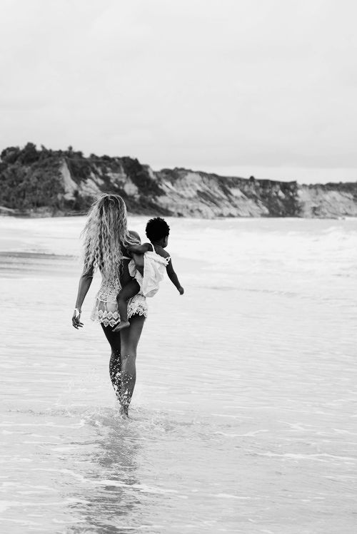 RiriPakeho's tweet photo. Beyonce and Blue Ivy <3
I love this photo so much tbh. http://t.co/6ipoIJnVGZ