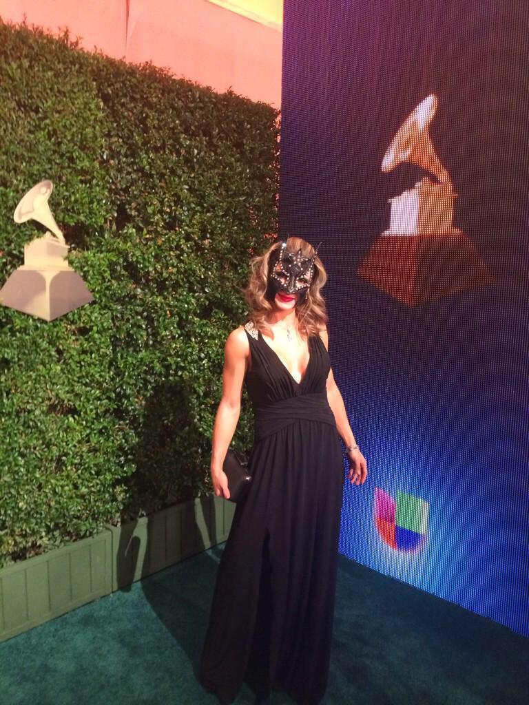 ValorousReina's tweet photo. Enjoying my night at the Latin Grammys. Soy la mas bella, verdad? http://t.co/aLRxJQ08zV