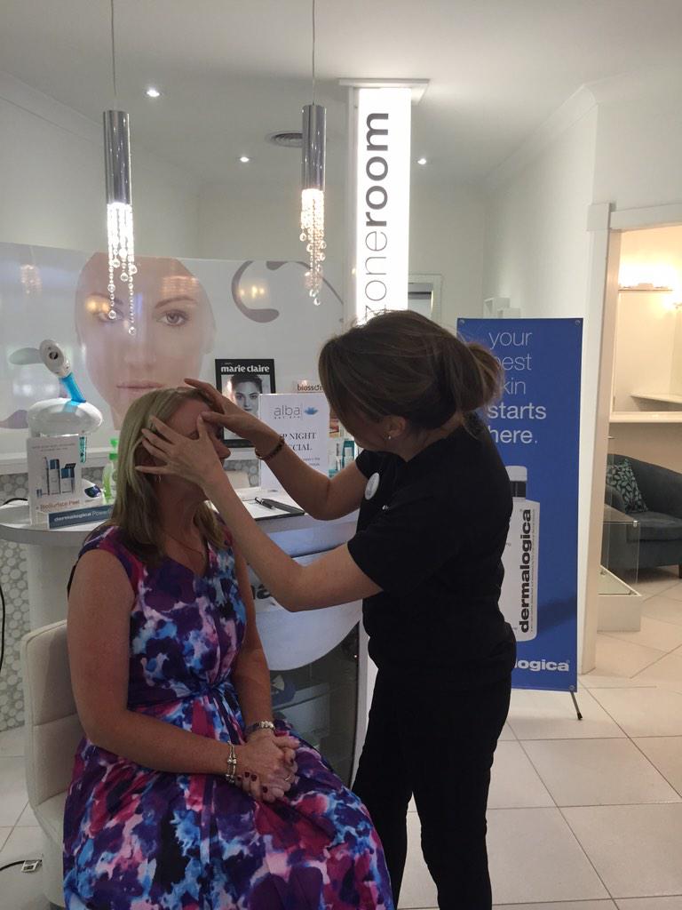 AlbaDaySpa's tweet photo. @DermalogicaAUS kicking off our night with some face mapping http://t.co/bofBq7nmdM