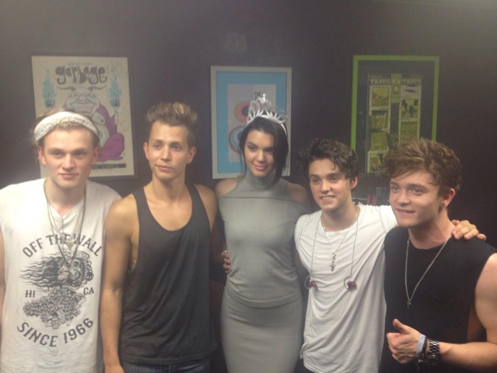 TheVampsband's tweet photo. So nice to meet @KendallJenner tonight! Thanks for coming to the show! @JustJared http://t.co/GWnPwF70CK