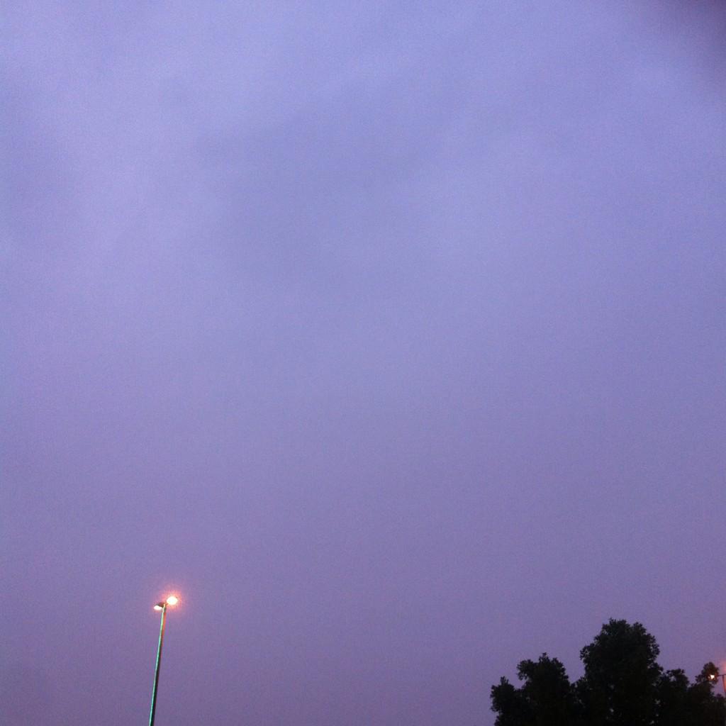 صباح الأجواء الخياليه😻💙💙
مطر وخير ياربي لك الحمد😢💛💛.