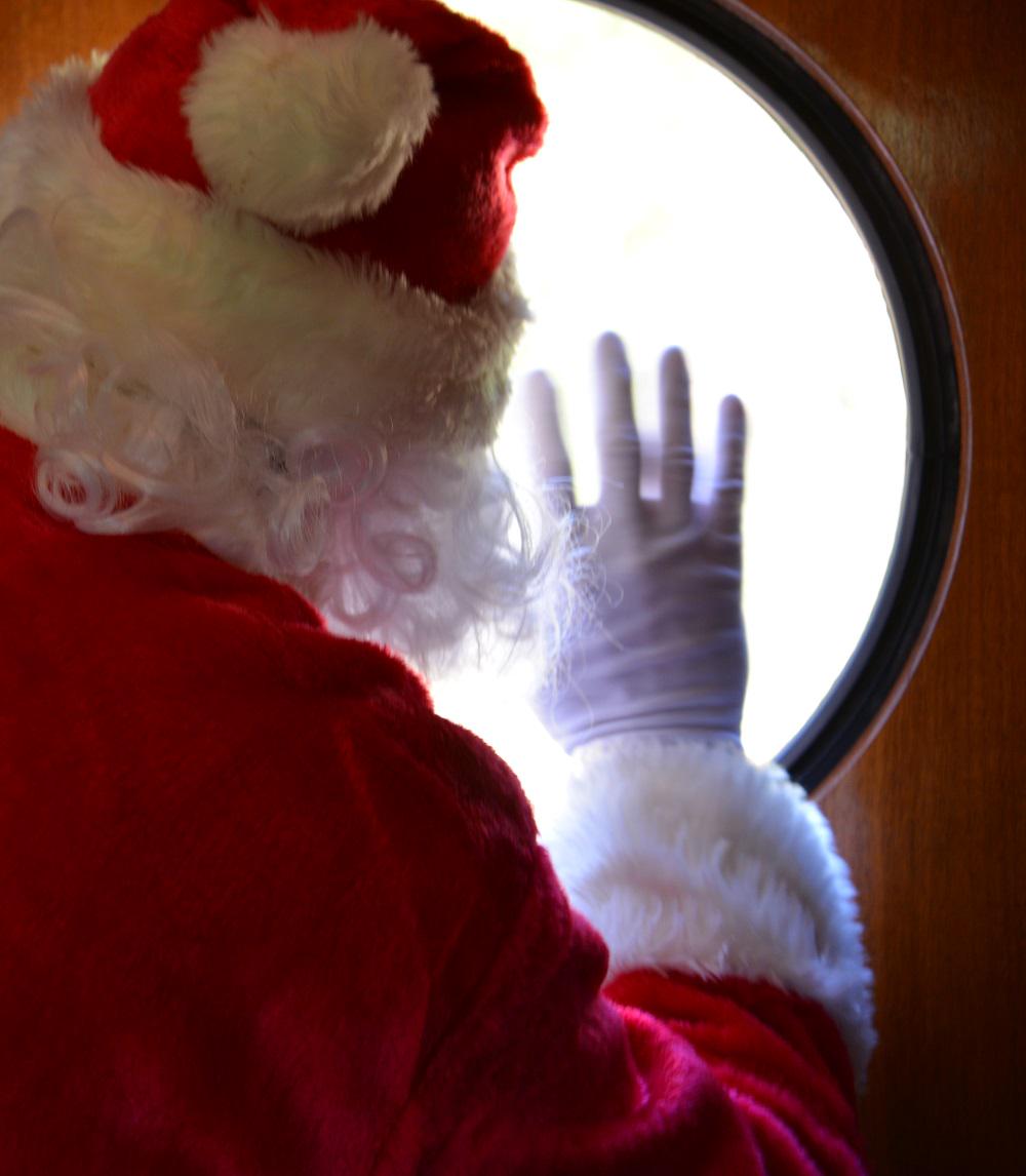 Trainworks_NSW's tweet photo. Sit back and relax in 1930's style as Santa's Steam Train huffs and puffs through the suburbs http://t.co/uB9YXciHXj http://t.co/bFrPnZaCdT
