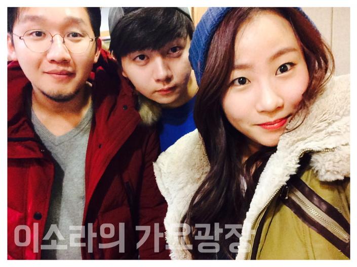 셀카 잘 찍는 어반자카파! 박용인, 권순일, 조현아:) 어반자카파와 쌀쌀한 하루... 따뜻하게 보내세요~