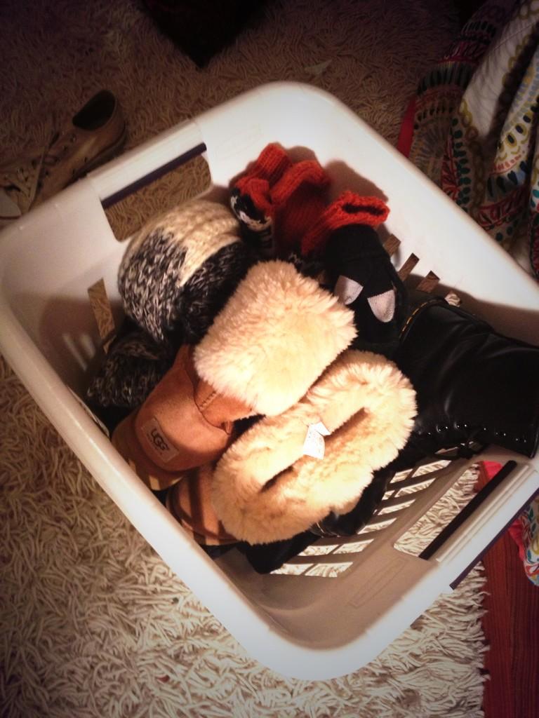 tatumshong's tweet photo. Packing to go home to Wisconsin looks a little different than packing to go home to Suwanee #ColdWeatherStruggles http://t.co/IAQJN7RLE5