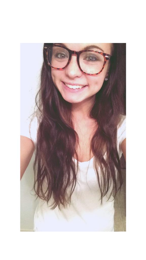 madisonmayer97's tweet photo. Avi 👓 http://t.co/TSNZo8i8KO