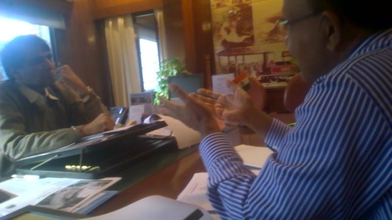 PrayasNGO's tweet photo. Hon'ble Minister of Railways Suresh Prabuinvited Mr.Amod Kanth General Secretary Prayas to work together... http://t.co/XifAaag38O