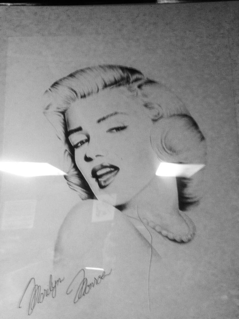 Ziomusica's tweet photo. ROCK ART IS BEAUTIFUL GOOD #job #respect #realartist @MarilynMonroe #Picture @edmboss #kingzio #peruvianking http://t.co/Lf6zFUuTpy
