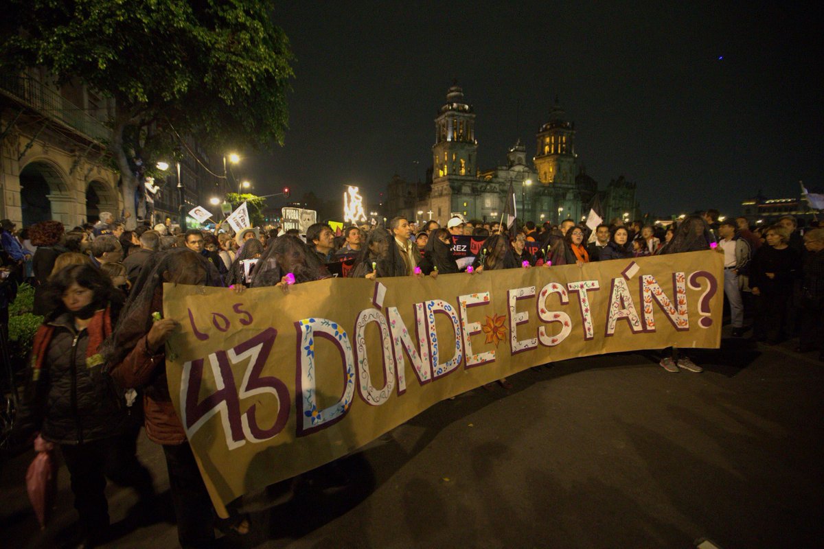 Milenio's tweet photo. Tenemos la ilusión de ver a nuestros 43: padres de normalistas http://t.co/OYsI69ZCZ0 http://t.co/SkZb5fdLJP